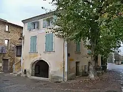 Ratusz w Bouchet, 2011