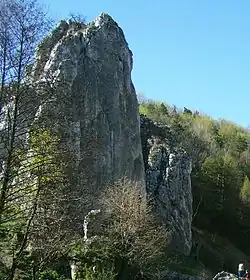 Filar Pokutników (po prawej Zamarła Turnia)