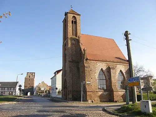 Widok z południa, w tle Brama Szczecińska