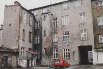 Widok od podwórza, 1999