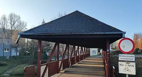 Kładka z oznakowaniem