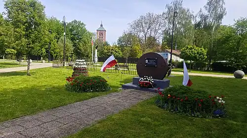 W miejscu Moniuszki 1 Skwer Sybiraków