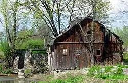 Ruiny młyna wodnego w Brzeziu