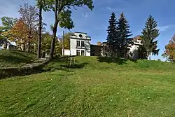 Pałac, elewacja frontowa