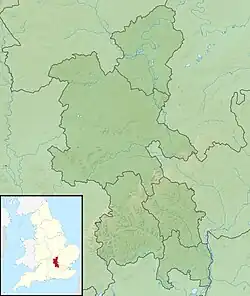 Mapa konturowa Buckinghamshire, blisko centrum na dole znajduje się czarny trójkącik z opisem „Coombe Hill”