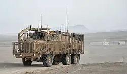 Brytyjski Buffalo z zamontowanymi ekranami przeciwkumulacyjnymi