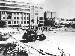 Brukowanie placu w latach 30. XX wieku
