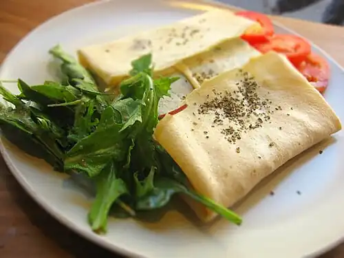 Naleśniki bulgogi (fuzja kuchni francuskiej i koreańskiej)