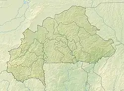 Mapa konturowa Burkina Faso, blisko lewej krawiędzi na dole znajduje się czarny trójkącik z opisem „Pic de Nakourou”