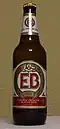 Butelka piwa EB z roku 2012. Tu widoczna etykieta główna i krawatka w j. angielskim