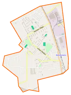 Mapa konturowa Białoozierska, po prawej znajduje się punkt z opisem „Parafia Najświętszej Maryi Panny Różańcowej w Białooziersku”