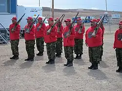 Canadian Rangers uzbrojeni w karabiny No.&nbsp;4, 2011&nbsp;r.