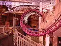 Kolejka w pomieszczeniu Canyon Blaster w Adventuredome, USA