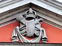 Herb Janina nad budynkiem Kościoła Przemienienia Pańskiego w Warszawie