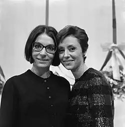 od prawej: Caterina Valente i Nana Mouskouri (1966)