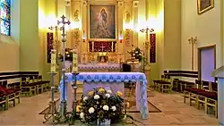 Ołtarz główny przed remontem.