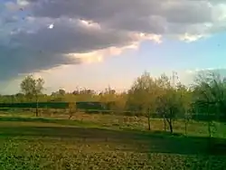 Widok na wał od strony Chłopskiej Woli.