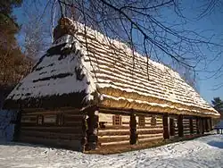 Dawna zabudowa okolic Korczyny, chałupa tkacka z roku 1790, przeniesiona do skansenu w Sanoku