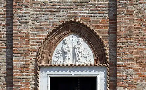 Tympanon z patronami