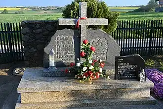 Nagrobek, cmentarz w Chotowie 2019