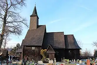 Elewacja boczna i cmentarz