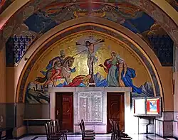 Kruchta, mozaika projektu Piotra Stachiewicza.