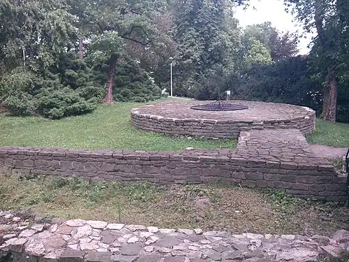 Fundamenty bastei przybramnej i przejazdu przez bramę