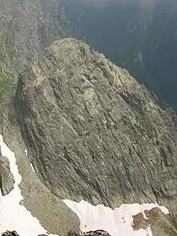 Południowo-zachodnia ściana Ciężkiej Turni, widziana z Rysów