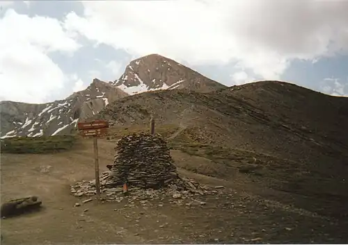 Szczyt widziany z przełęczy Col Vieux