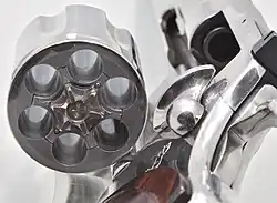 Rewolwer odtylcowy Colt&nbsp;Python z bębnem wysuwanym