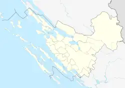 Mapa konturowa żupanii zadarskiej, u góry po lewej znajduje się punkt z opisem „Silba”