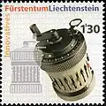 Znaczek pocztowy z kalkulatorem Curta. Jest to prawdopodobnie jedyny kalkulator zilustrowany na znaczku pocztowym (w Liechtensteinie)