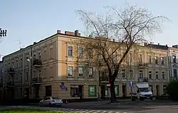 Zabytkowa kamienica z nr 13