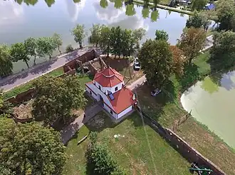 Brama zamkowa i bastion przybramny