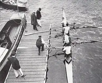 Klubowa czwórka bez sternika podczas regat, 1911.