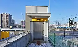 Winda umożliwiająca wjazd na górny i dolny poziom ronda