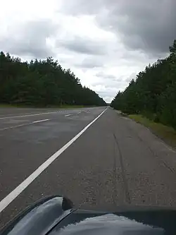 Drogowy odcinek lotniskowy w okolicach Dębnicy Kaszubskiej