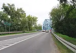 Droga krajowa nr 85 przy wjeździe do Nowego Dworu Mazowieckiego (w głębi most na Wiśle)