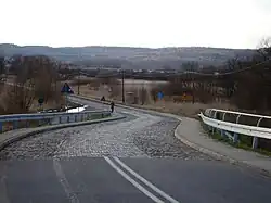 Na zachód od Gryfina zaczyna się droga brukowana