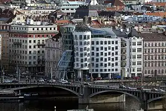 Most Jiráska i Tańczący dom