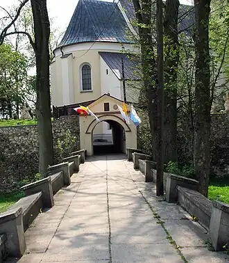 Brama prowadząca na teren kościoła