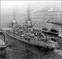 Pancernik Dante Alighieri w Tarencie w 1918 roku
