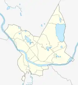 Mapa konturowa Dyneburga, blisko centrum na dole znajduje się punkt z opisem „Stadions Lokomotīve”