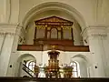 Organy oraz fragment ołtarza głównego