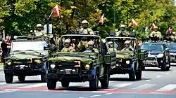 Żołnierze JWG w wojskowych pojazdach Mercedes-Benz Klasy-G