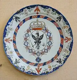 Talerz z herbem Fryderyka Wielkiego, wyrób manufaktury w Delfcie, między 1705 a 1715