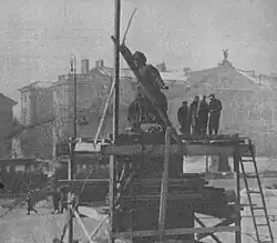 Demontaż pomnika Jana Kilińskiego w Warszawie w 1942.