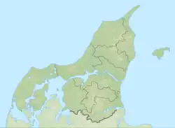 Mapa konturowa Jutlandii Północnej, w centrum znajduje się punkt z opisem „Egholm”