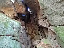 Korytarz i kominek z górnym otworem