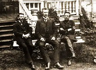 Dyrektoriat Ukraińskiej Republiki Ludowej w Kamieńcu Podolskim 1919. Od lewej: Andrij Makarenko, Fedir Szweć i Symon Petlura